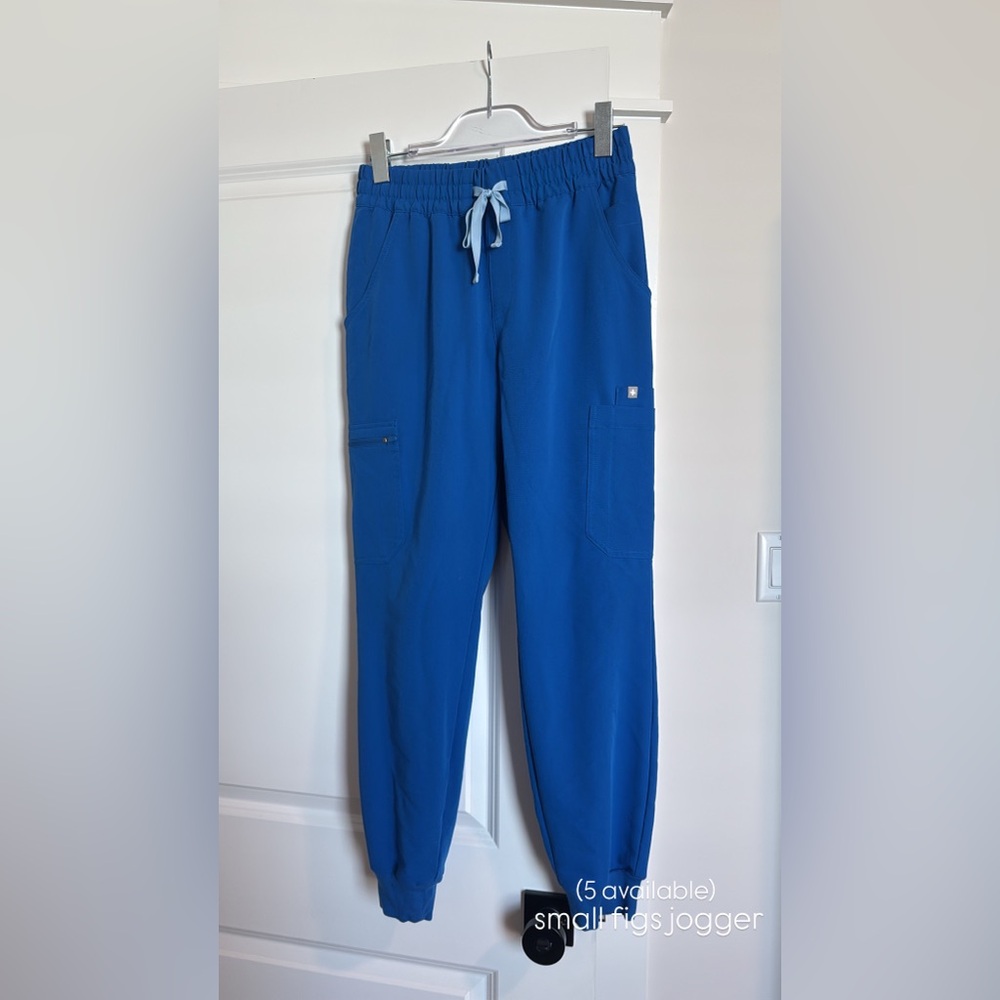 women’s figs scrub joggers - 5 size small available